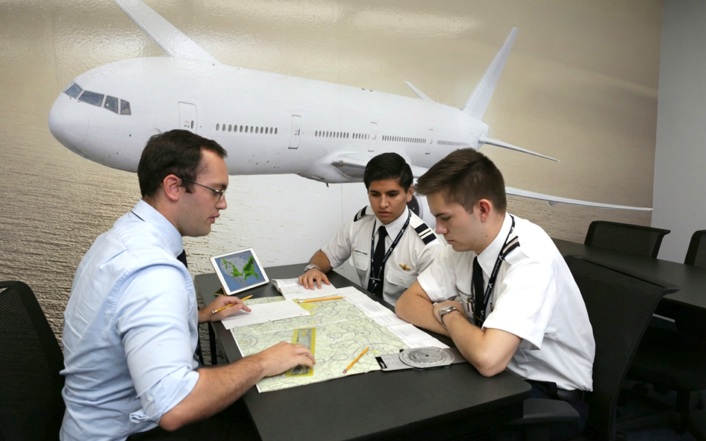 Aula y estudiantes de American Flyers