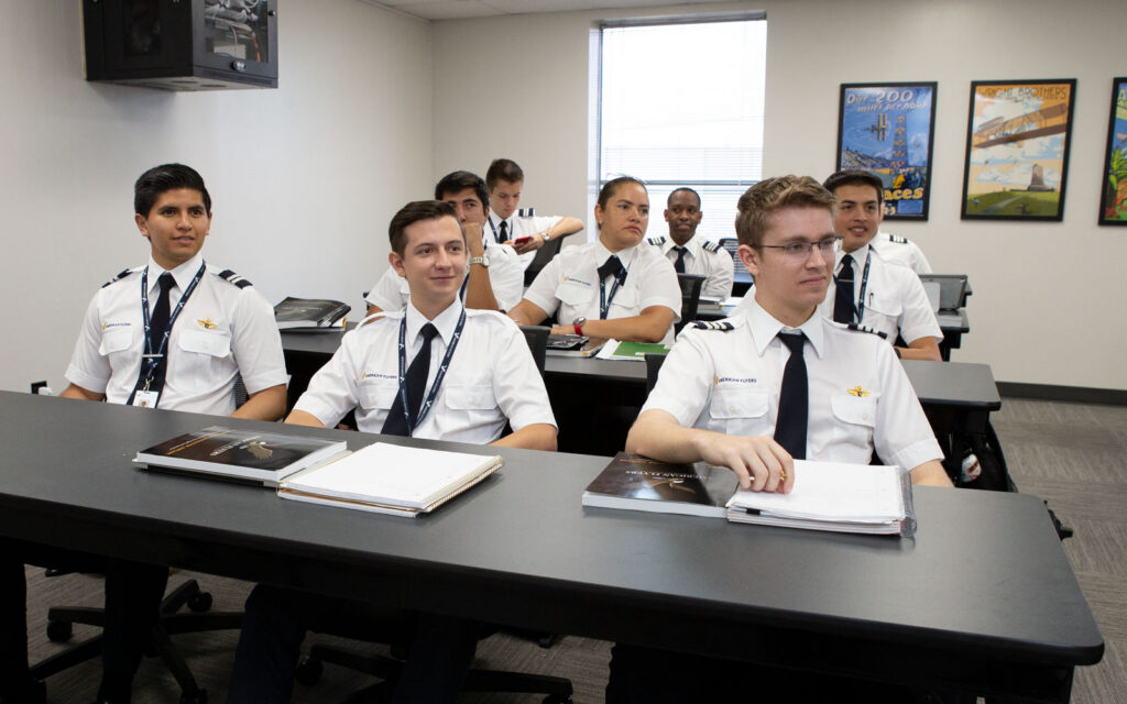 Aula y estudiantes de American Flyers