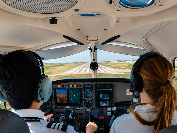 el entrenamiento de vuelo se realiza en Dallas:Fort Worth