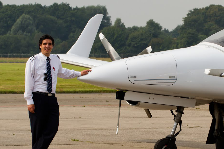 professional-pilot-with-DA-42 professional-pilot-with-DA-42